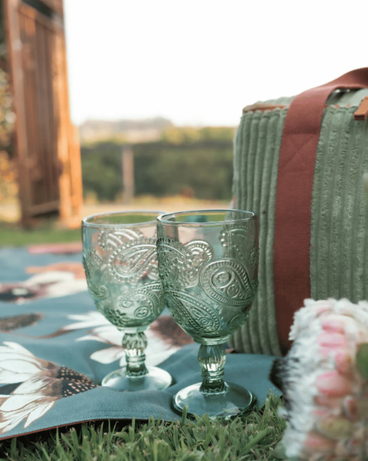 Wandering Folk Goblet Glass - Peppermint 